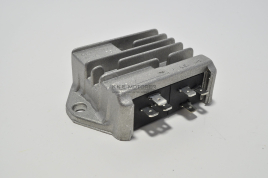 SPÆNDINGSREGULATOR/LADERELÆ DV 8-10L - 50% ved brug af kode