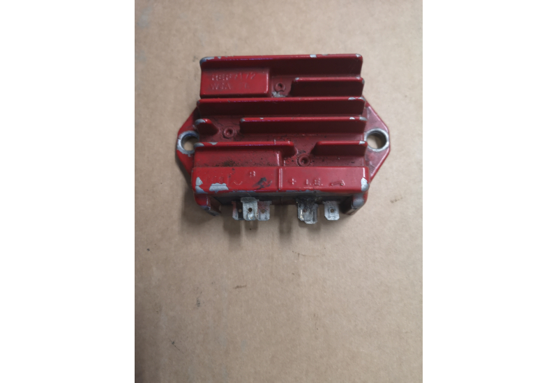 SPÆNDINGSREGULATOR/LADERELÆ DV 8-10L - USED